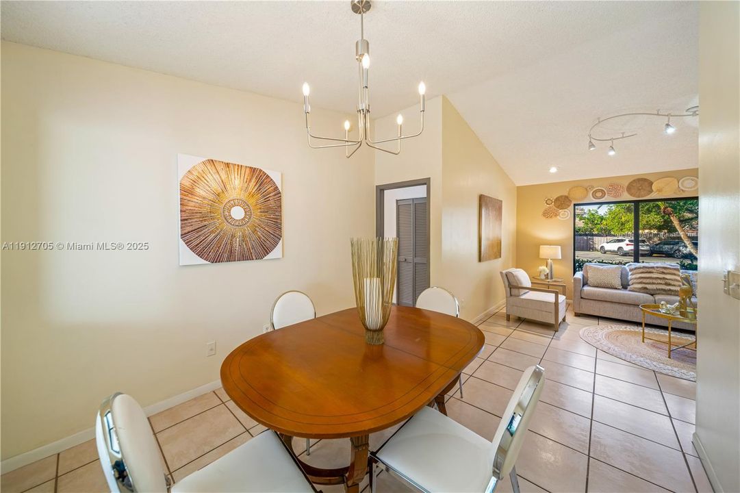 合同活跃: $823,500 (4 贝兹, 2 浴室, 0 平方英尺)