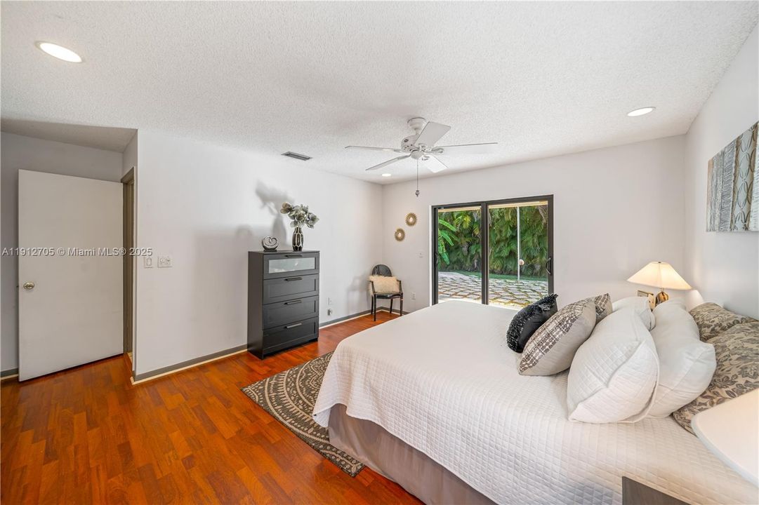 合同活跃: $823,500 (4 贝兹, 2 浴室, 0 平方英尺)