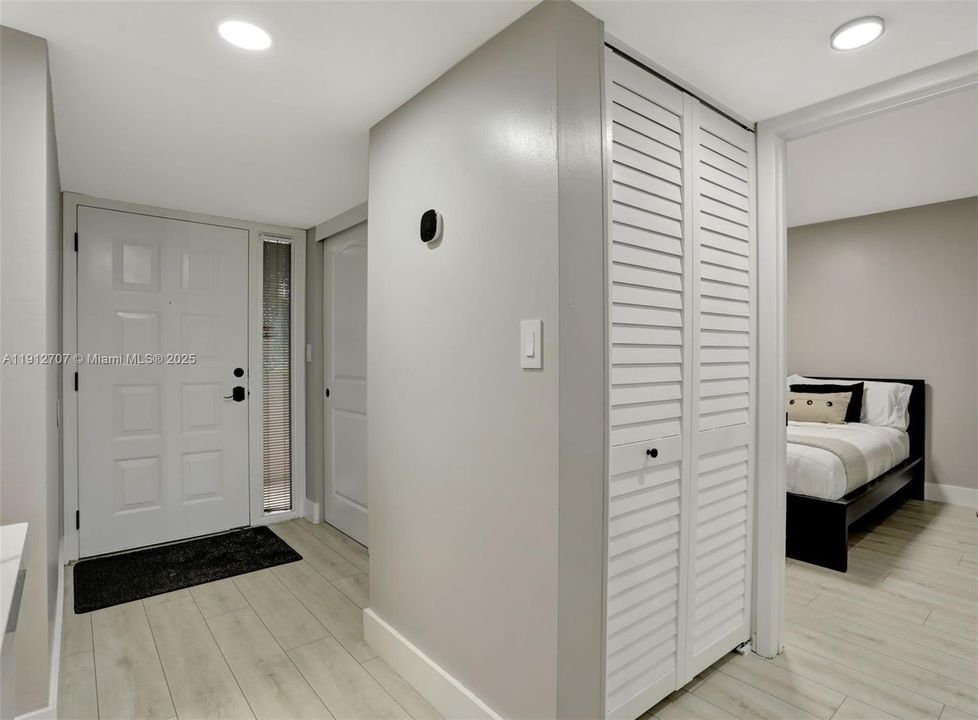 Под контрактом: $270,000 (2 спален, 2 ванн, 1300 Квадратных фут)