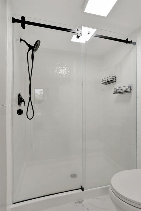 Под контрактом: $270,000 (2 спален, 2 ванн, 1300 Квадратных фут)