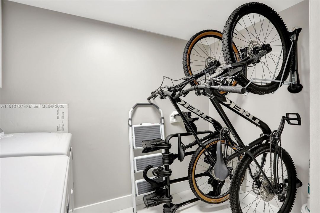 Под контрактом: $270,000 (2 спален, 2 ванн, 1300 Квадратных фут)