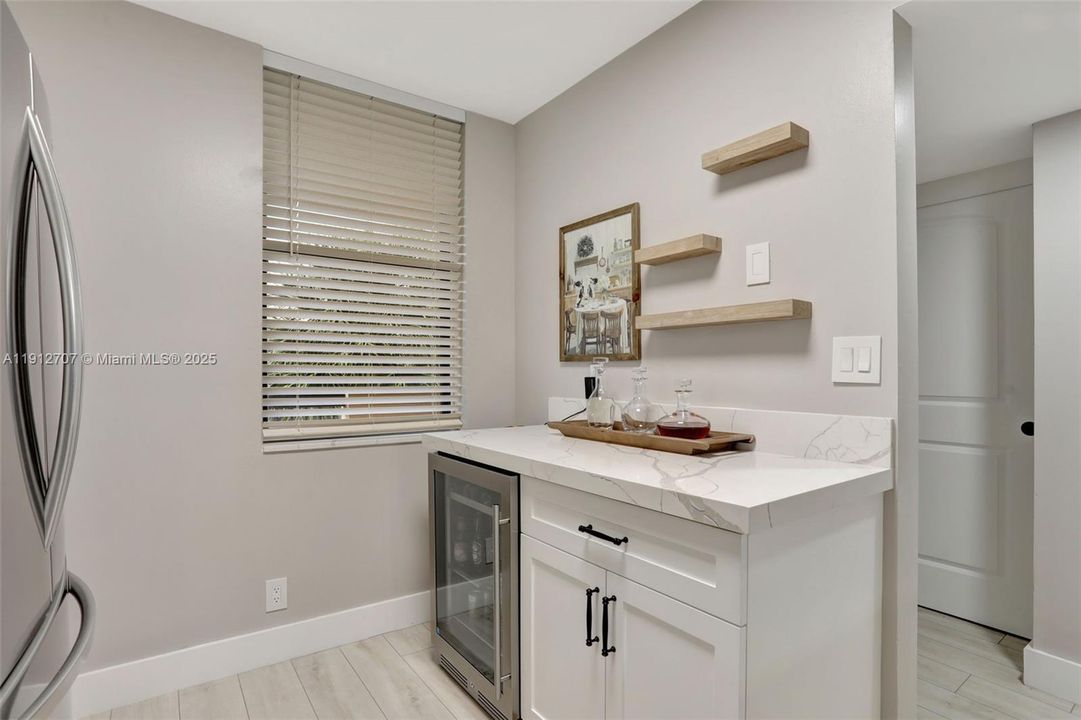 Под контрактом: $270,000 (2 спален, 2 ванн, 1300 Квадратных фут)