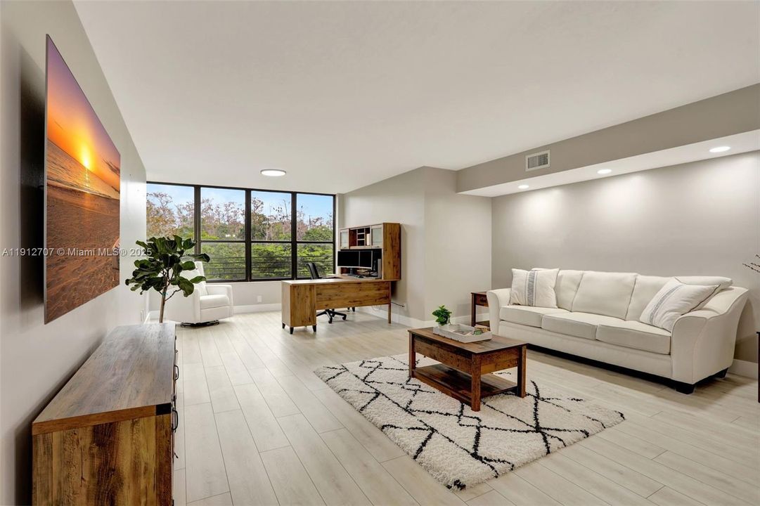 Под контрактом: $270,000 (2 спален, 2 ванн, 1300 Квадратных фут)