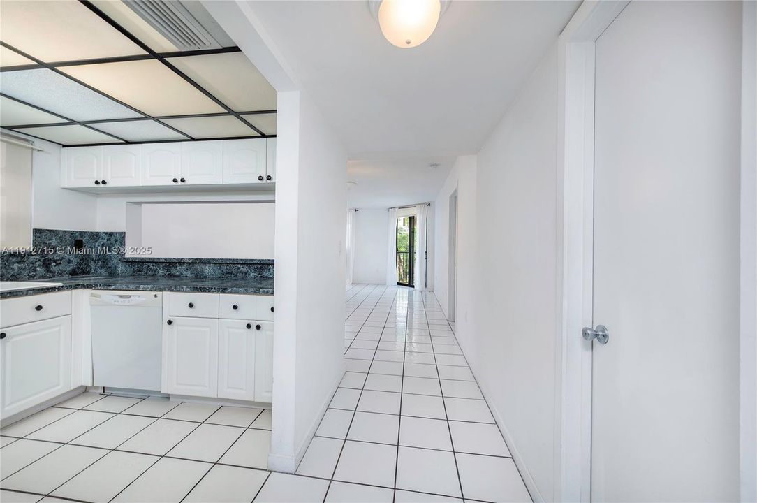 For Sale: $620,000 (1 beds, 1 baths, 972 Square Feet)
