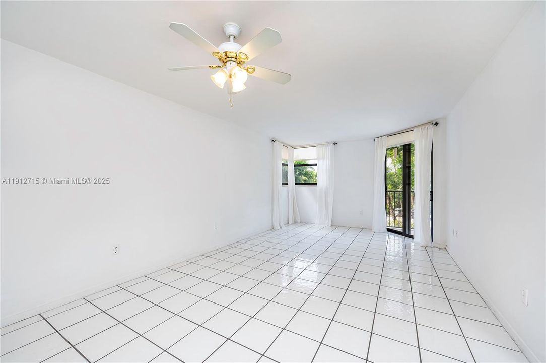 For Sale: $620,000 (1 beds, 1 baths, 972 Square Feet)