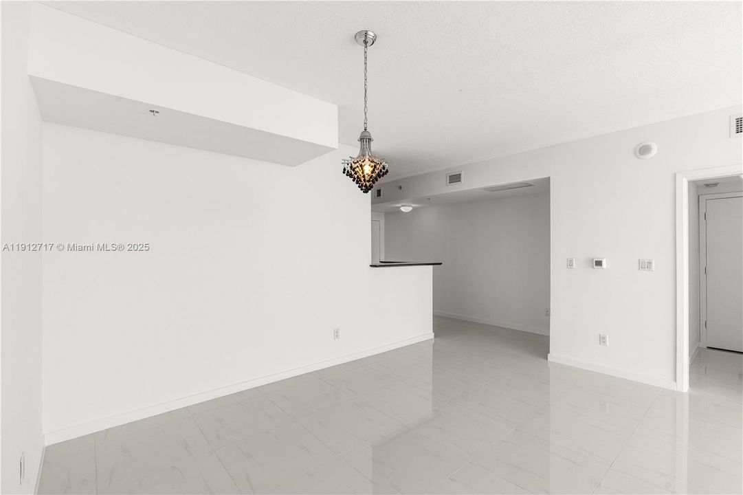 待售: $695,000 (2 贝兹, 2 浴室, 1227 平方英尺)