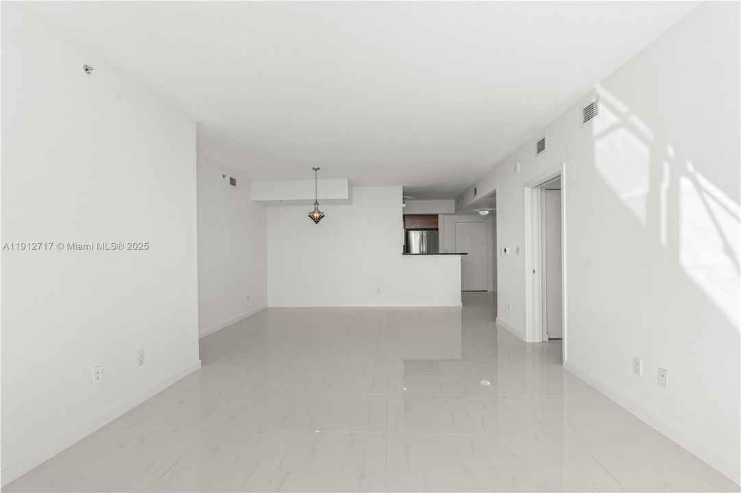 待售: $695,000 (2 贝兹, 2 浴室, 1227 平方英尺)