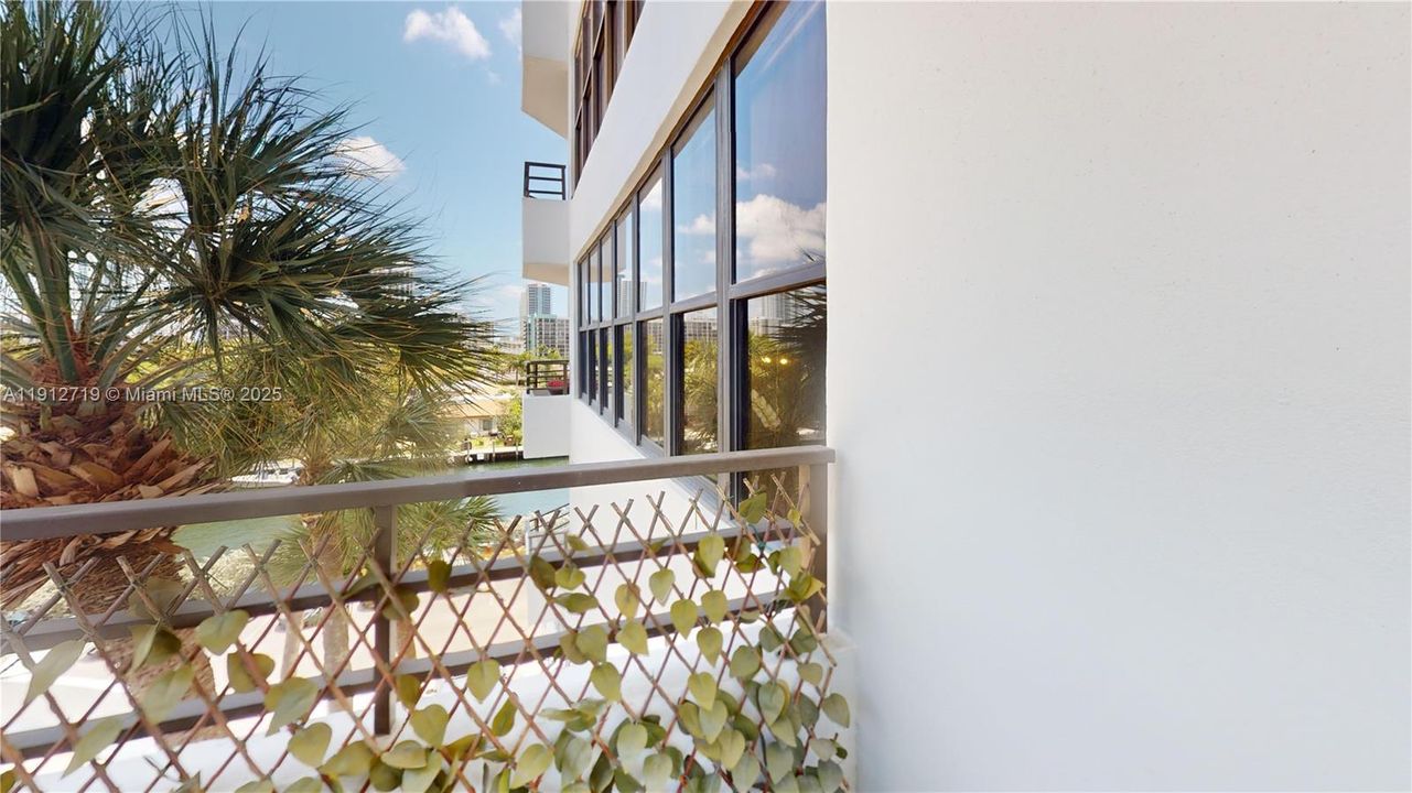 На продажу: $350,000 (2 спален, 2 ванн, 1280 Квадратных фут)