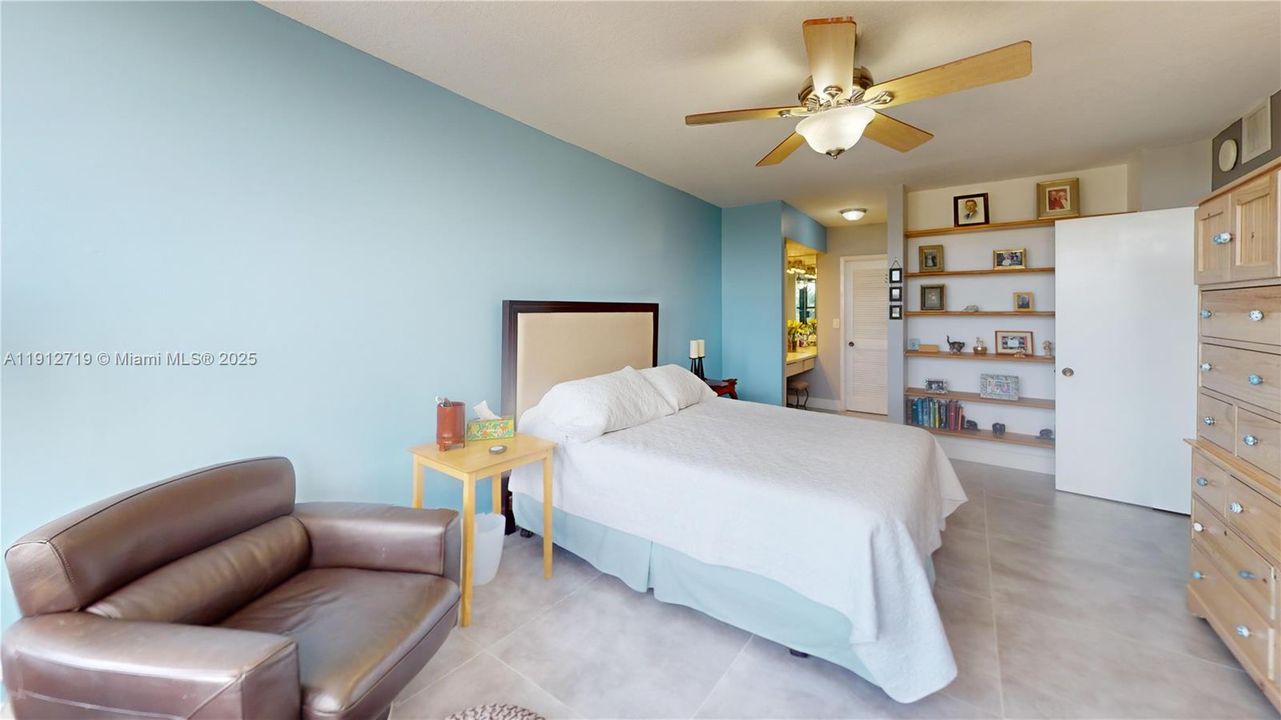 На продажу: $350,000 (2 спален, 2 ванн, 1280 Квадратных фут)