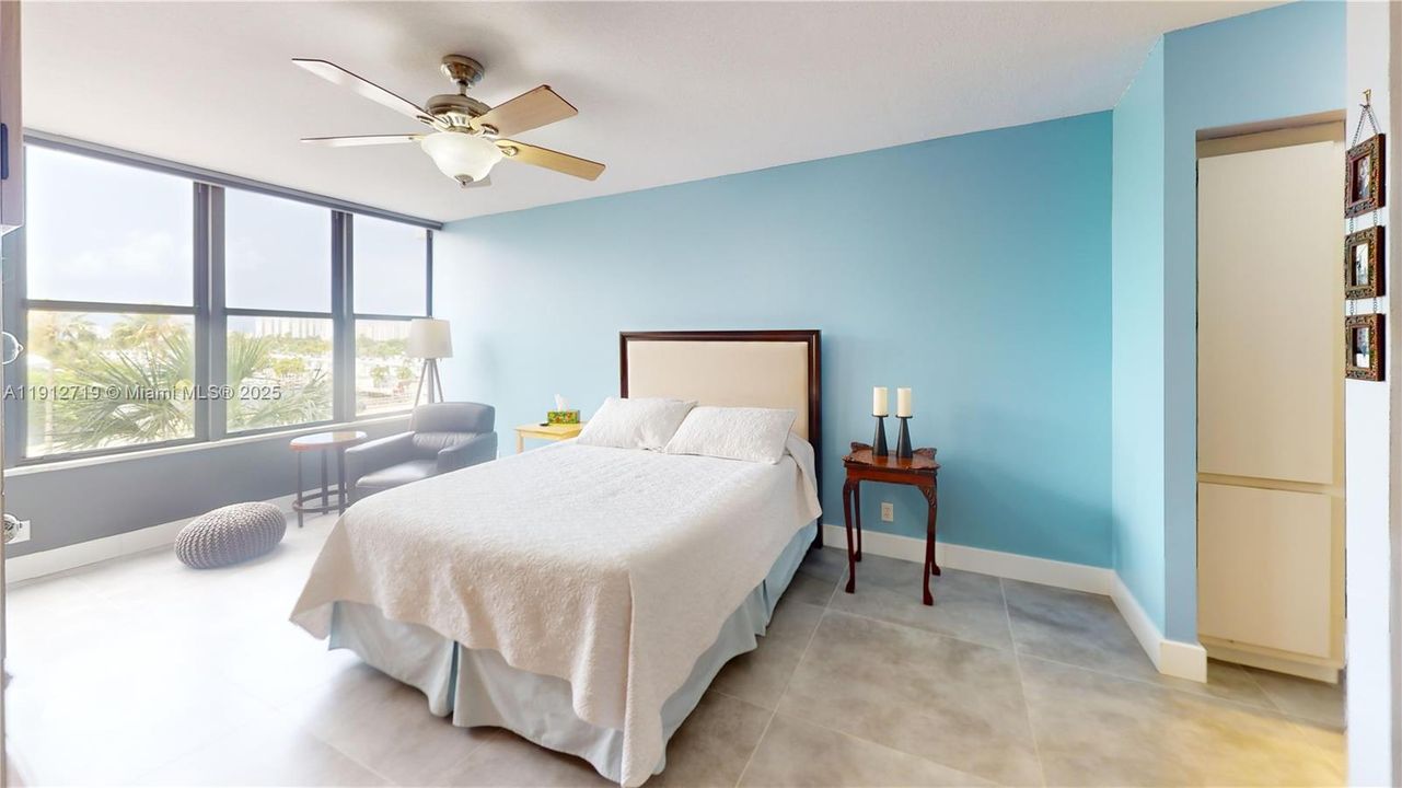 На продажу: $350,000 (2 спален, 2 ванн, 1280 Квадратных фут)