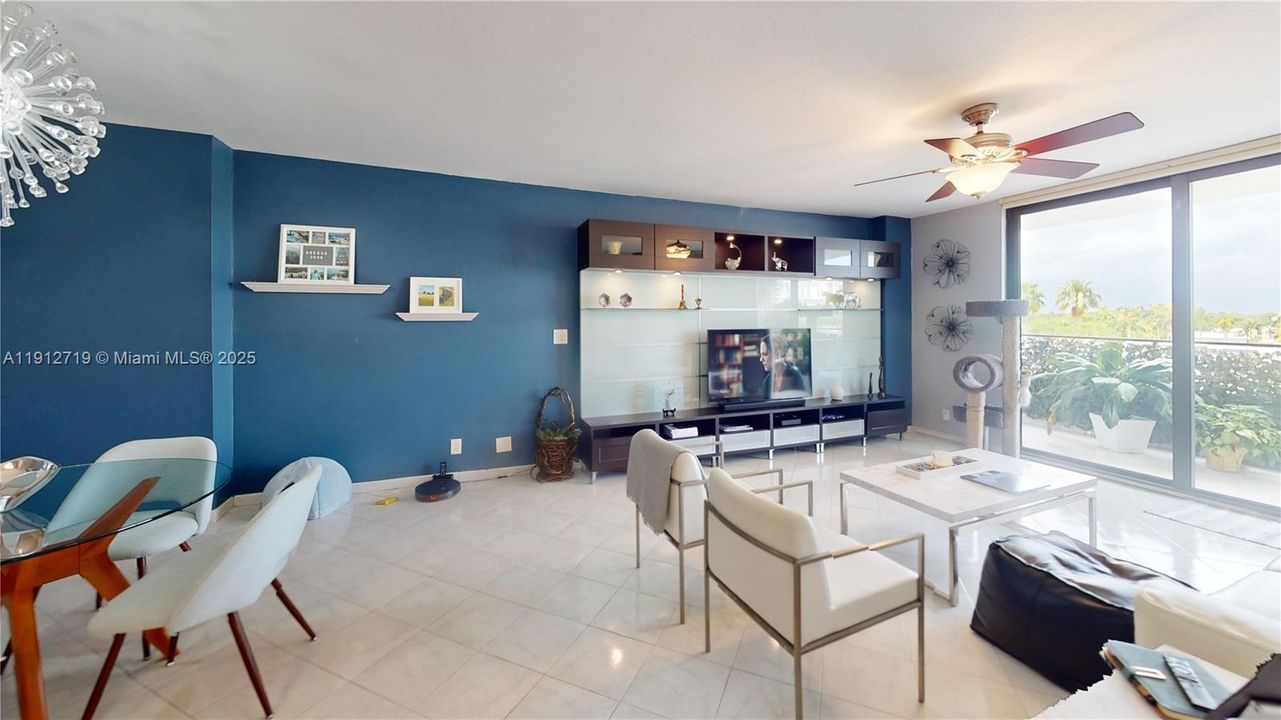 На продажу: $350,000 (2 спален, 2 ванн, 1280 Квадратных фут)