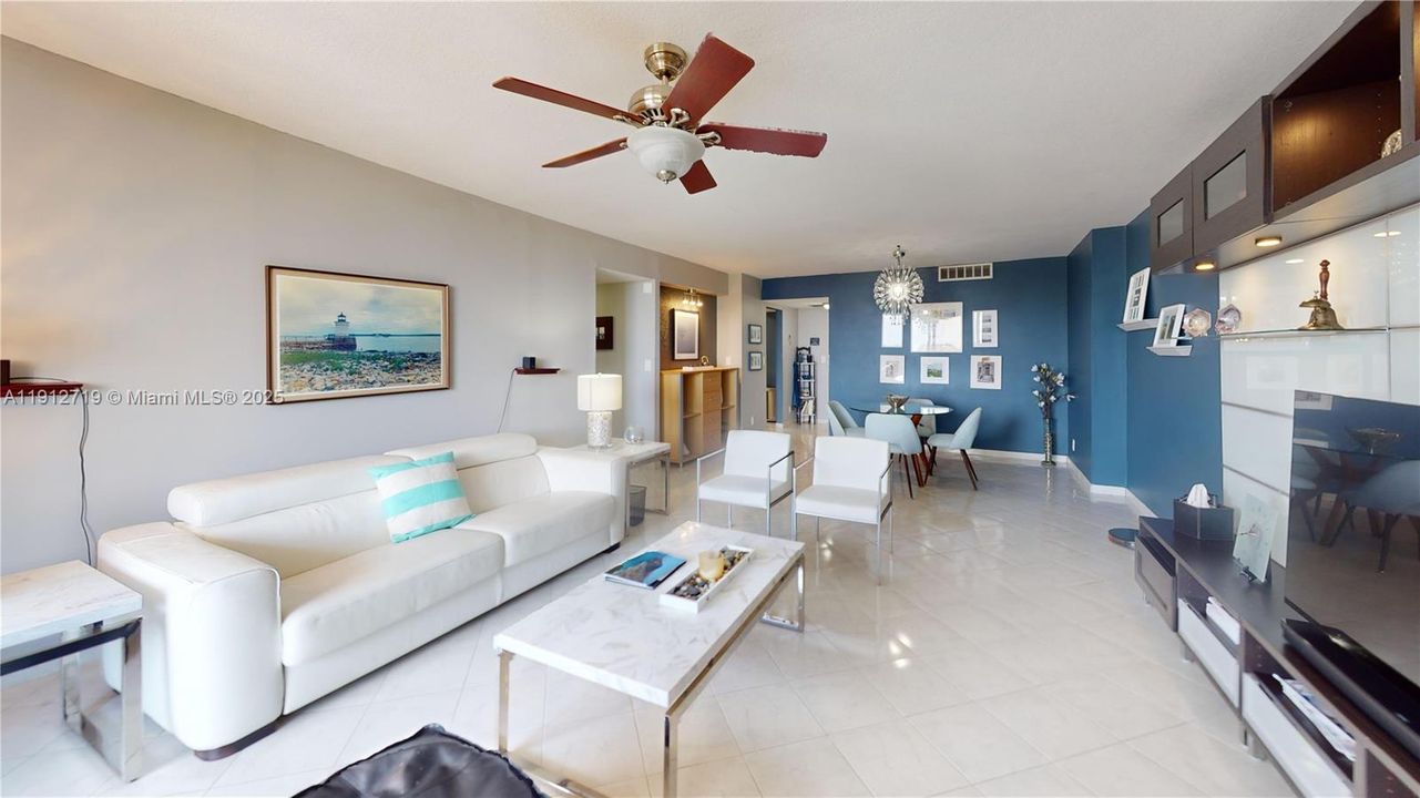 На продажу: $350,000 (2 спален, 2 ванн, 1280 Квадратных фут)