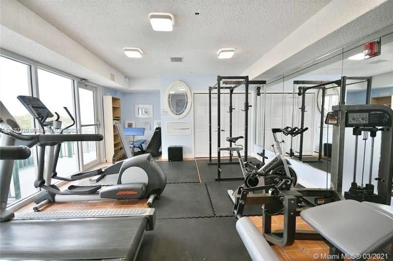 For Sale: $885,000 (2 beds, 2 baths, 987 Square Feet)