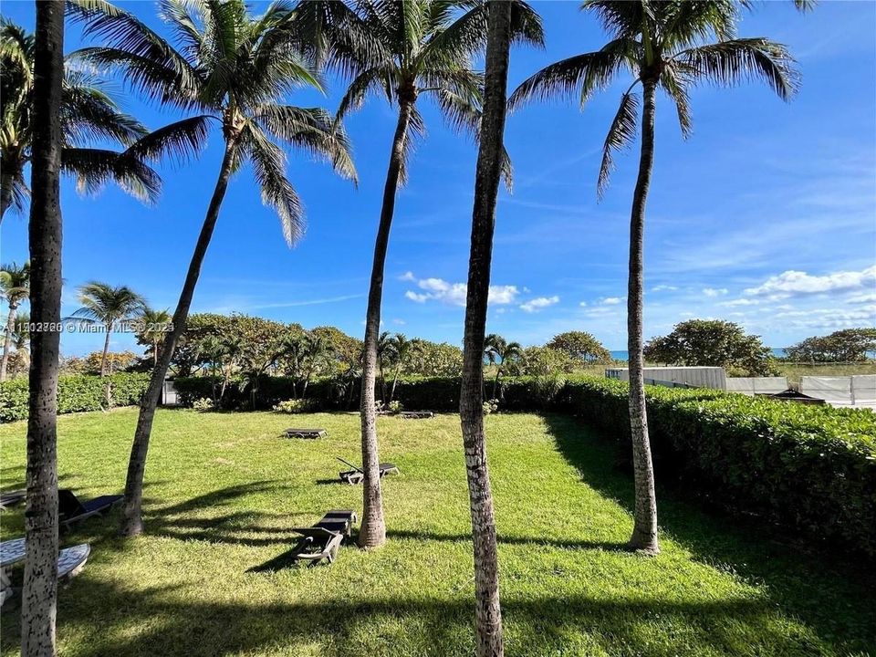 For Sale: $885,000 (2 beds, 2 baths, 987 Square Feet)