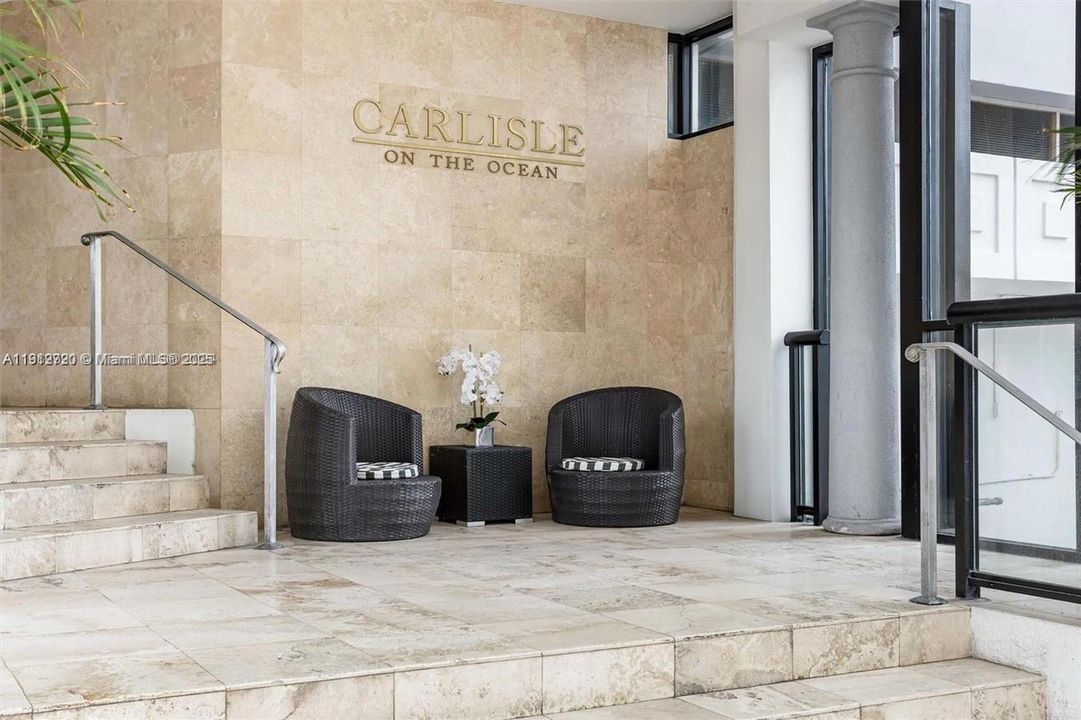 For Sale: $885,000 (2 beds, 2 baths, 987 Square Feet)