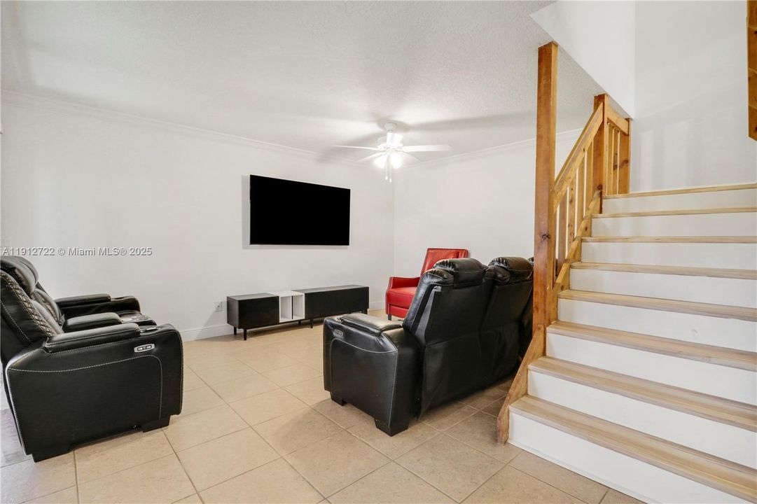 待售: $340,000 (2 贝兹, 2 浴室, 1284 平方英尺)