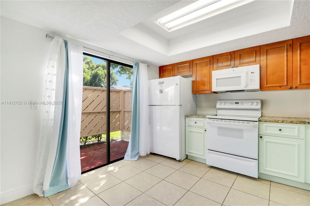 待售: $340,000 (2 贝兹, 2 浴室, 1284 平方英尺)