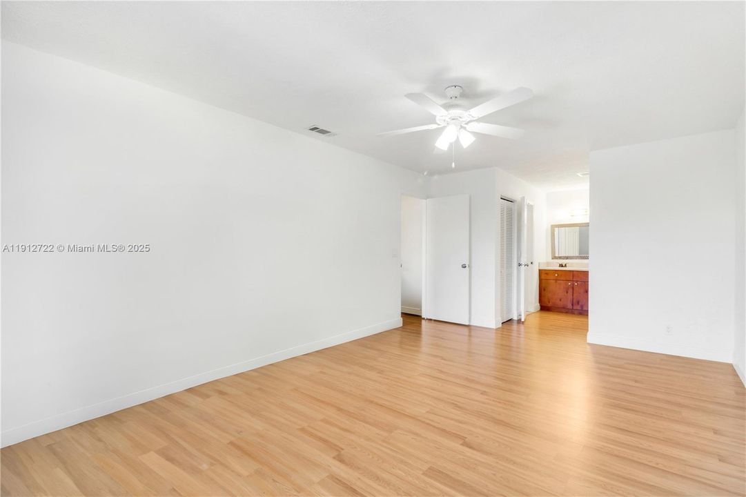 待售: $340,000 (2 贝兹, 2 浴室, 1284 平方英尺)