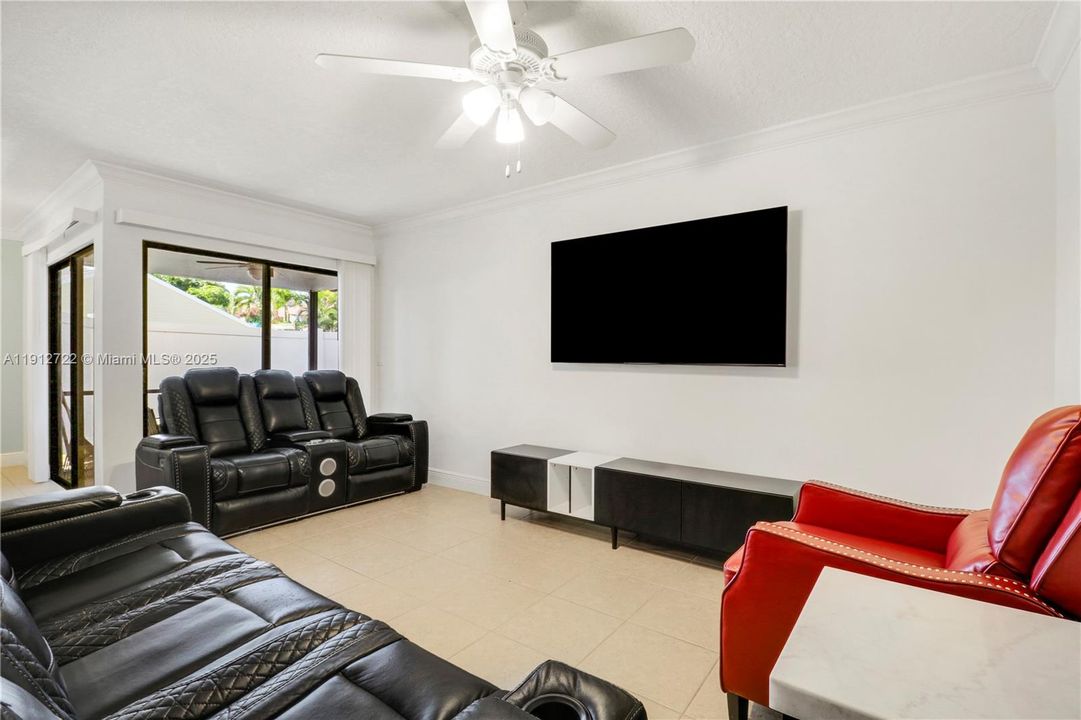 待售: $340,000 (2 贝兹, 2 浴室, 1284 平方英尺)