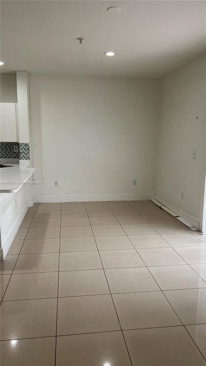 For Rent: $2,600 (3 beds, 2 baths, 1186 Square Feet)