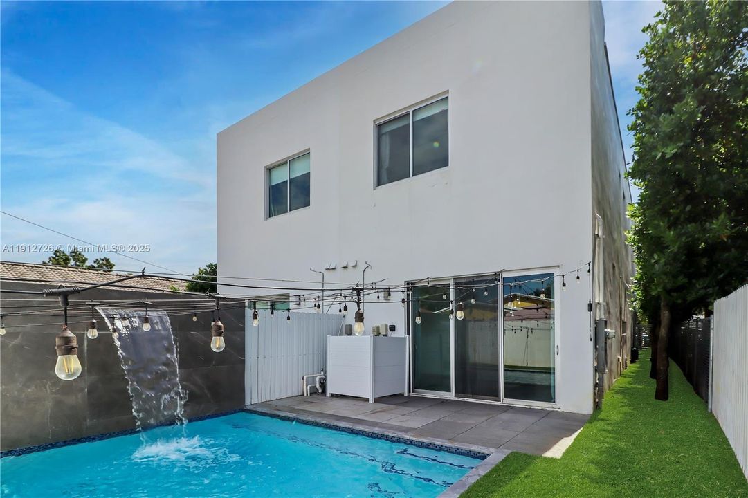 На продажу: $1,175,000 (4 спален, 3 ванн, 2238 Квадратных фут)