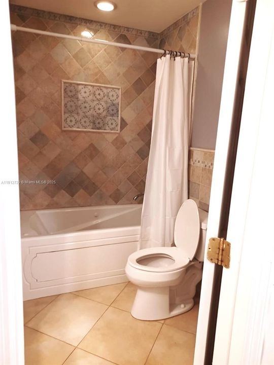 Activo con contrato: $500,000 (3 camas, 2 baños, 1276 Pies cuadrados)