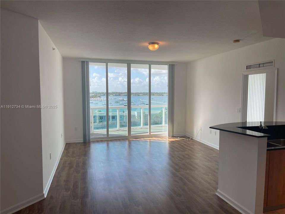 For Sale: $515,000 (2 beds, 2 baths, 1251 Square Feet)