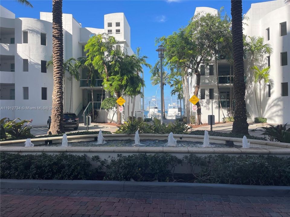 For Sale: $515,000 (2 beds, 2 baths, 1251 Square Feet)