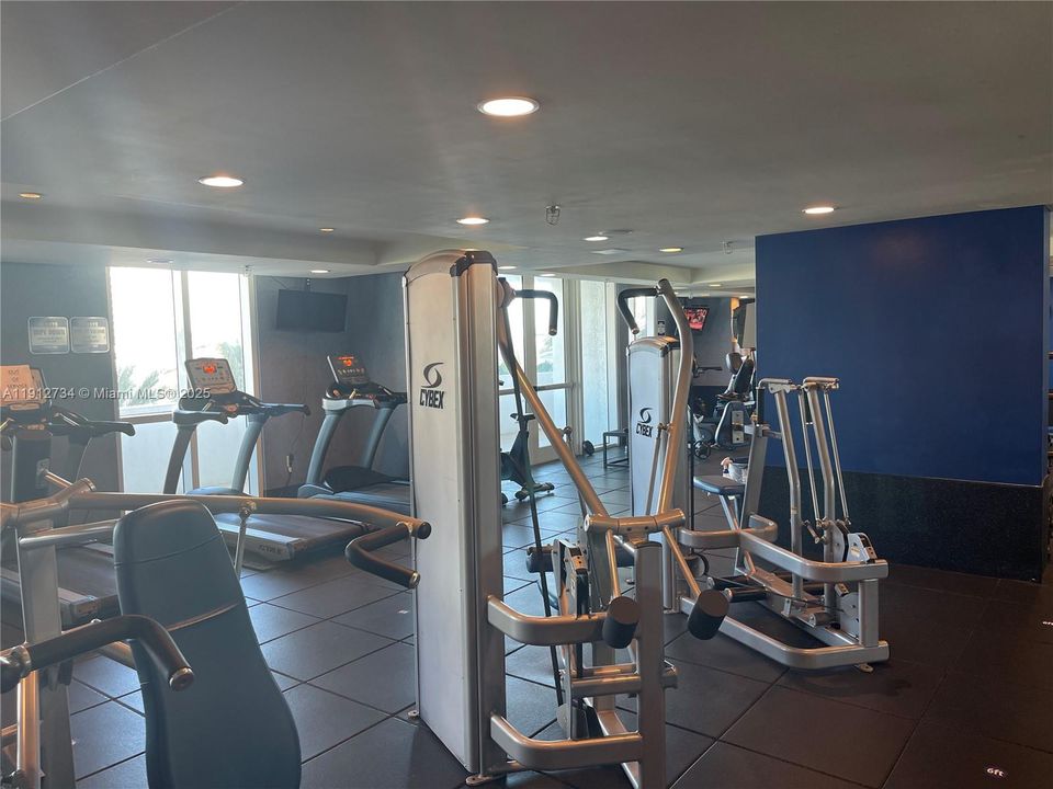 For Sale: $515,000 (2 beds, 2 baths, 1251 Square Feet)