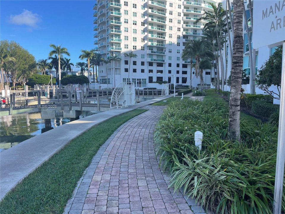 For Sale: $515,000 (2 beds, 2 baths, 1251 Square Feet)