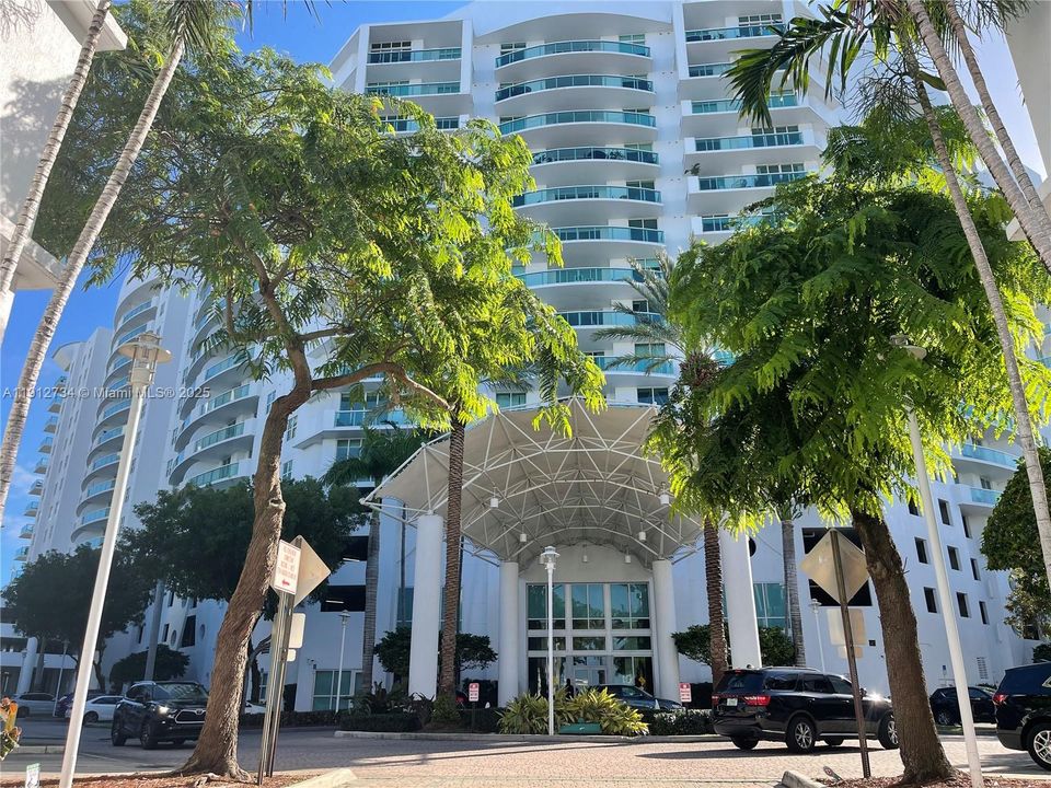 For Sale: $515,000 (2 beds, 2 baths, 1251 Square Feet)