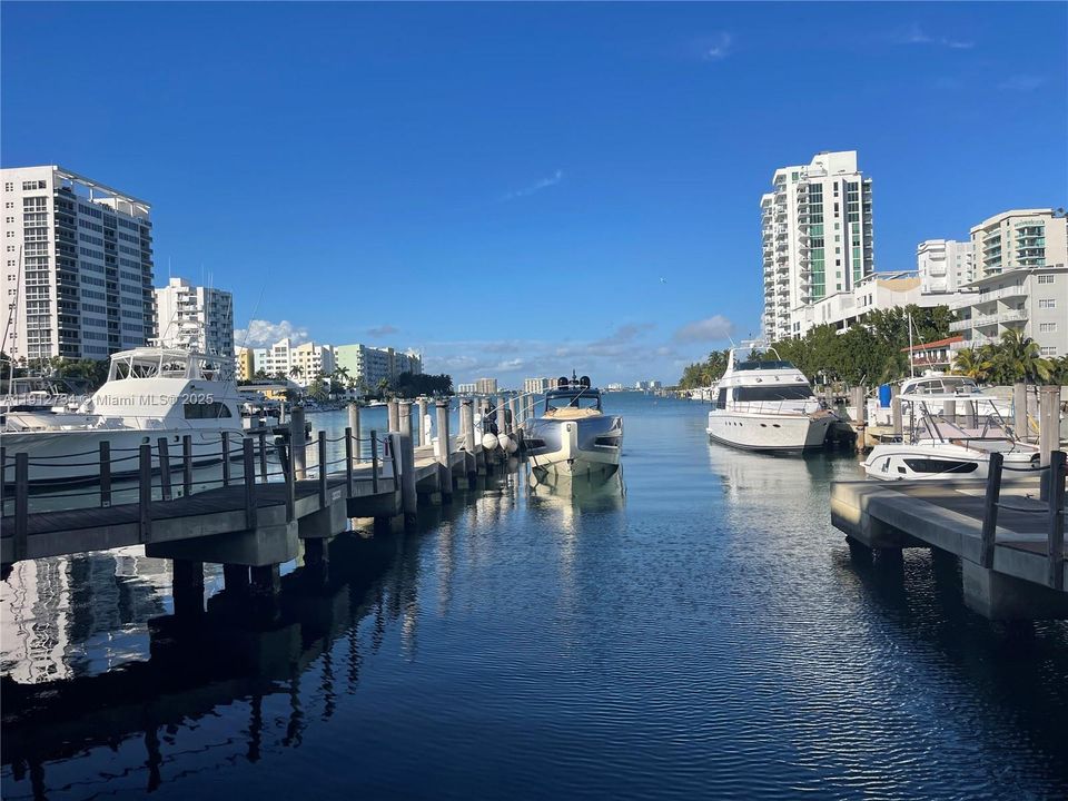 For Sale: $515,000 (2 beds, 2 baths, 1251 Square Feet)