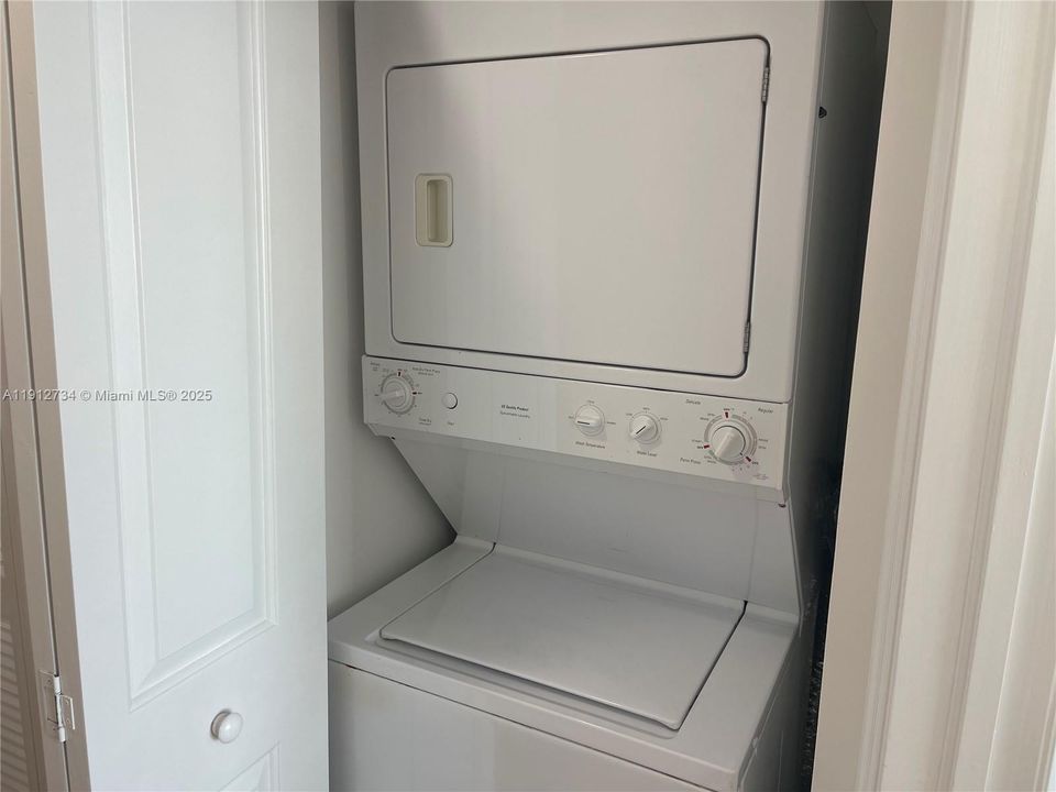 For Sale: $515,000 (2 beds, 2 baths, 1251 Square Feet)