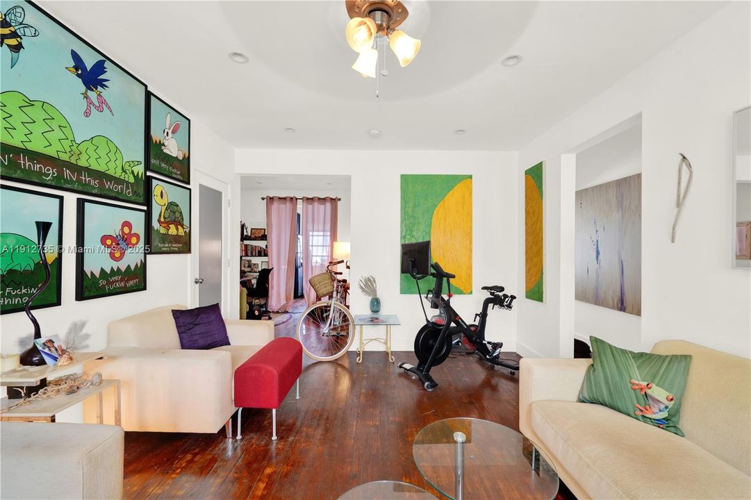 На продажу: $225,000 (1 спален, 1 ванн, 610 Квадратных фут)