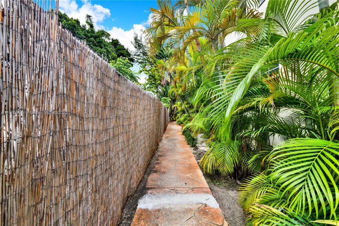 На продажу: $225,000 (1 спален, 1 ванн, 610 Квадратных фут)