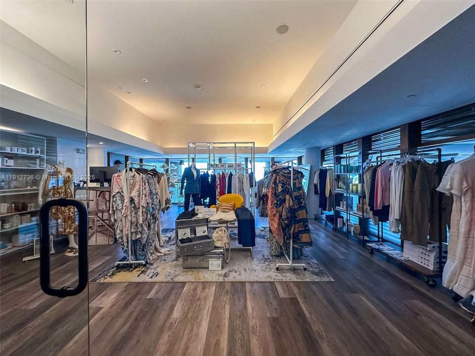 For Sale: $795,000 (1 beds, 1 baths, 820 Square Feet)