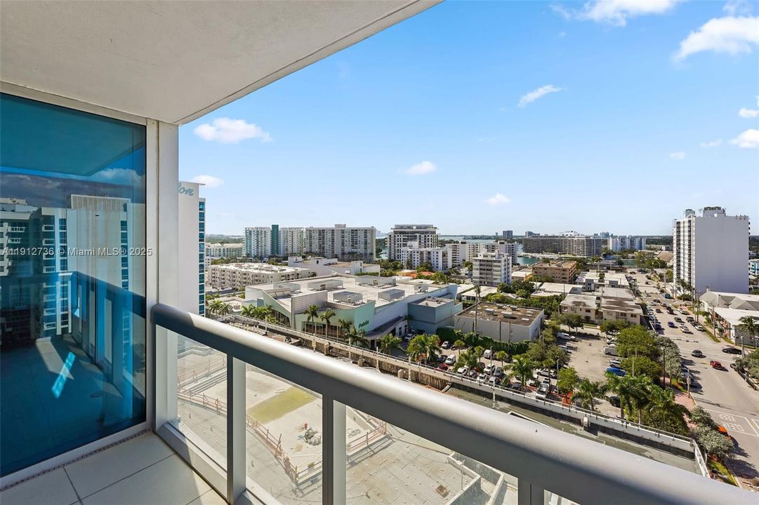 For Sale: $795,000 (1 beds, 1 baths, 820 Square Feet)