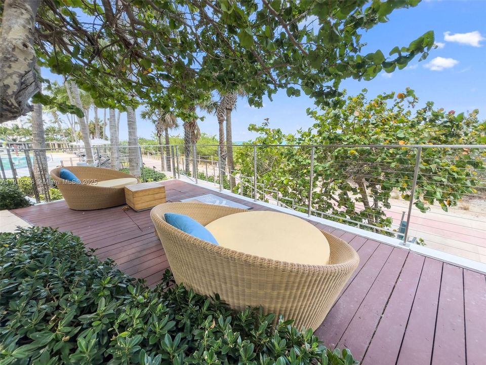 For Sale: $795,000 (1 beds, 1 baths, 820 Square Feet)