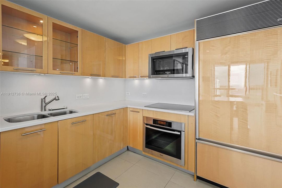 For Sale: $795,000 (1 beds, 1 baths, 820 Square Feet)