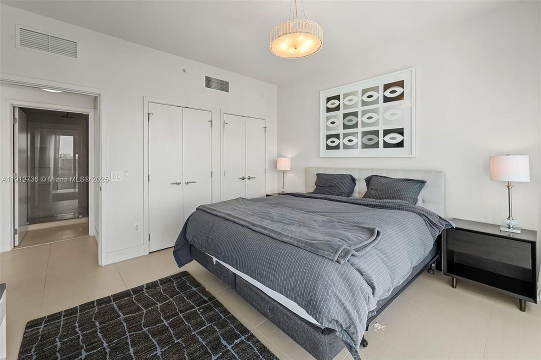 For Sale: $795,000 (1 beds, 1 baths, 820 Square Feet)