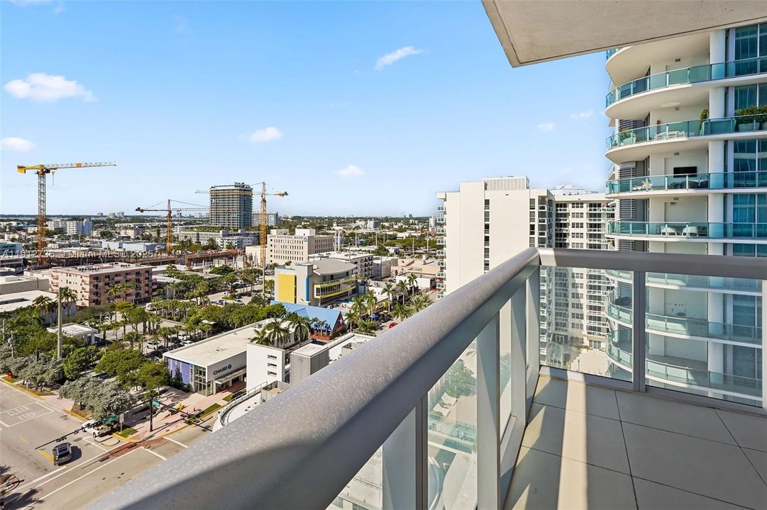 For Sale: $795,000 (1 beds, 1 baths, 820 Square Feet)