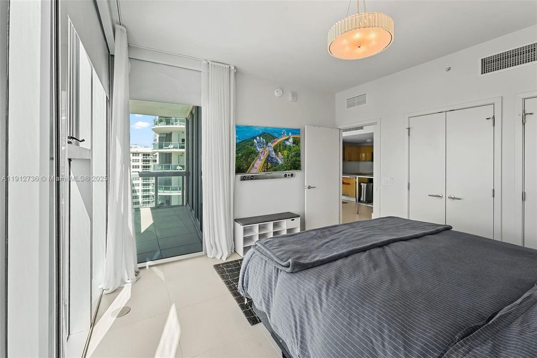 For Sale: $795,000 (1 beds, 1 baths, 820 Square Feet)