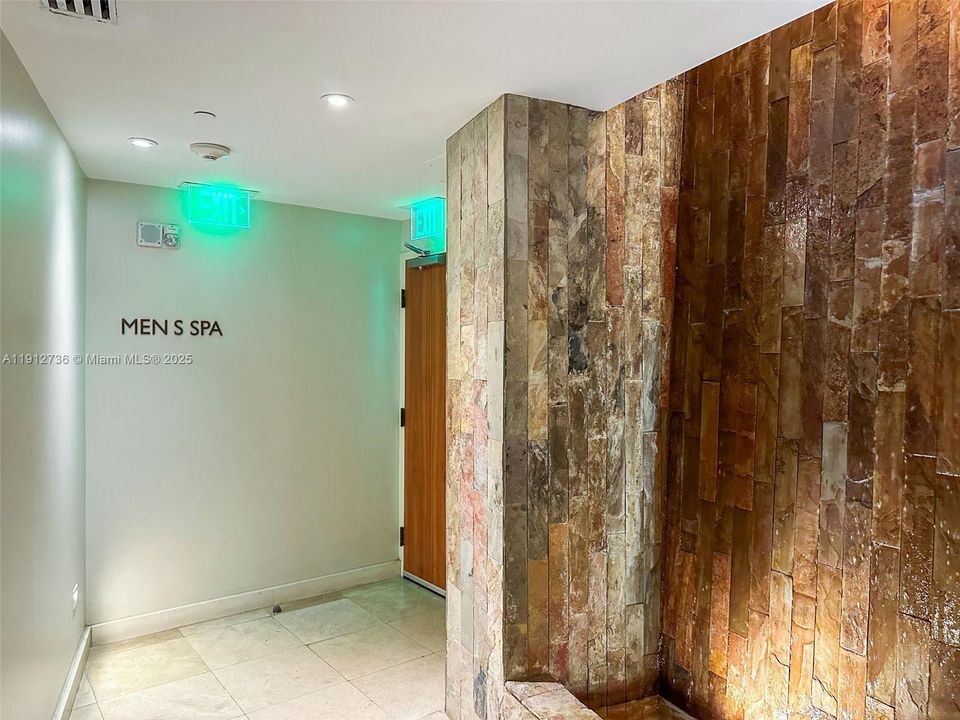 For Sale: $795,000 (1 beds, 1 baths, 820 Square Feet)