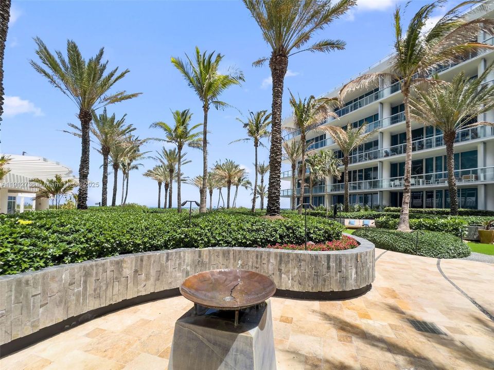 For Sale: $795,000 (1 beds, 1 baths, 820 Square Feet)