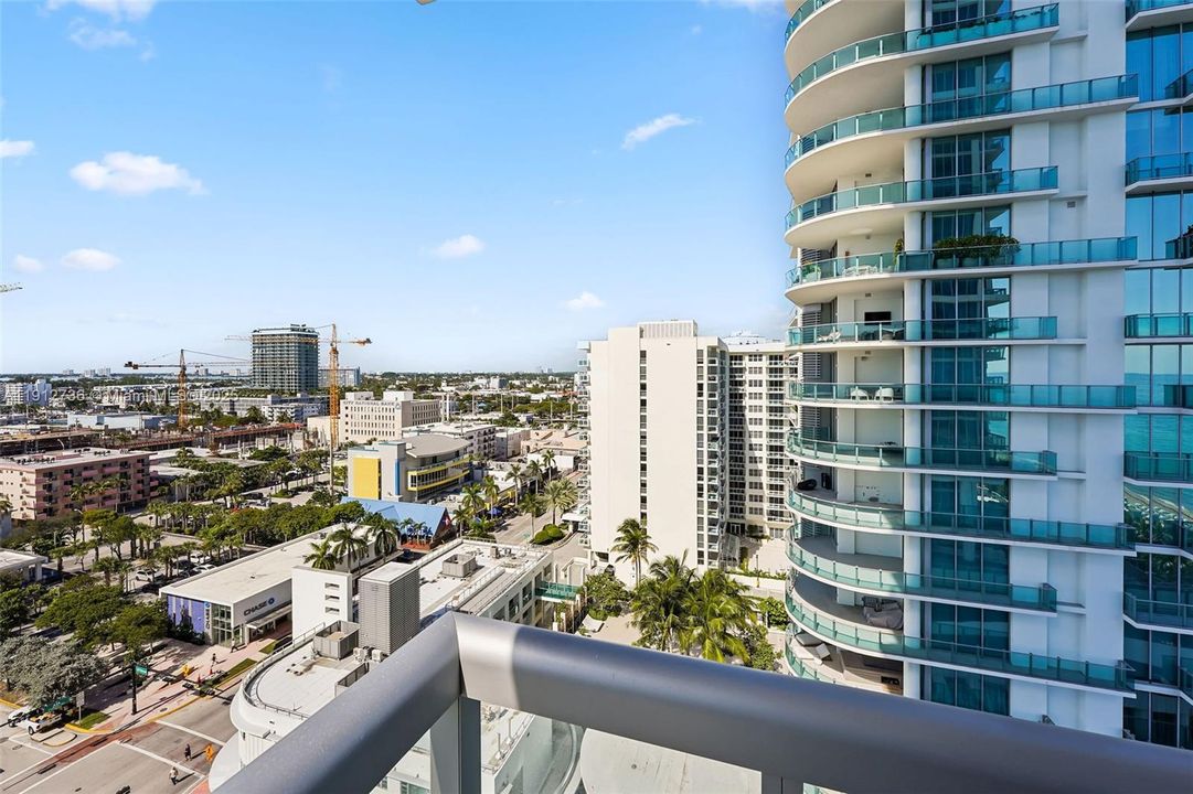 For Sale: $795,000 (1 beds, 1 baths, 820 Square Feet)
