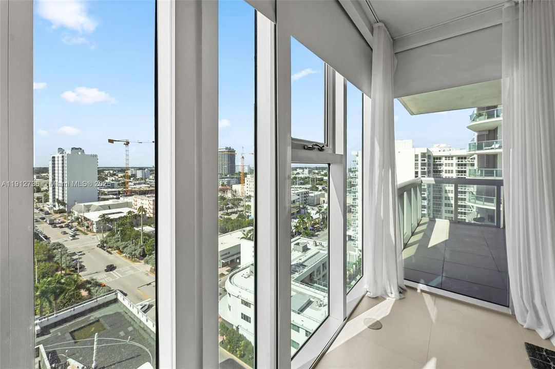 For Sale: $795,000 (1 beds, 1 baths, 820 Square Feet)