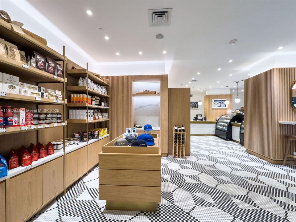 For Sale: $795,000 (1 beds, 1 baths, 820 Square Feet)