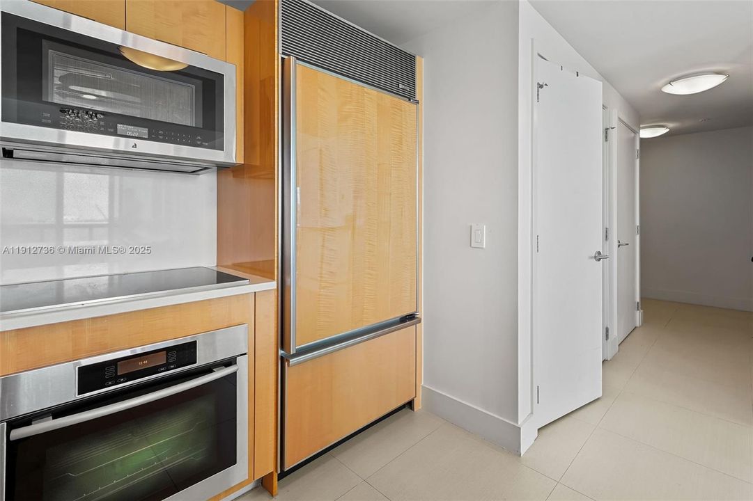 For Sale: $795,000 (1 beds, 1 baths, 820 Square Feet)