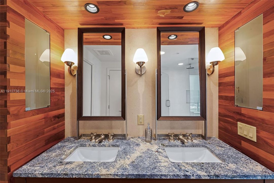 For Sale: $795,000 (1 beds, 1 baths, 820 Square Feet)