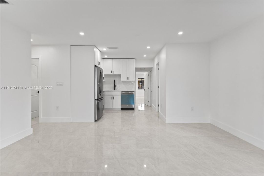 待售: $585,000 (5 贝兹, 3 浴室, 1432 平方英尺)